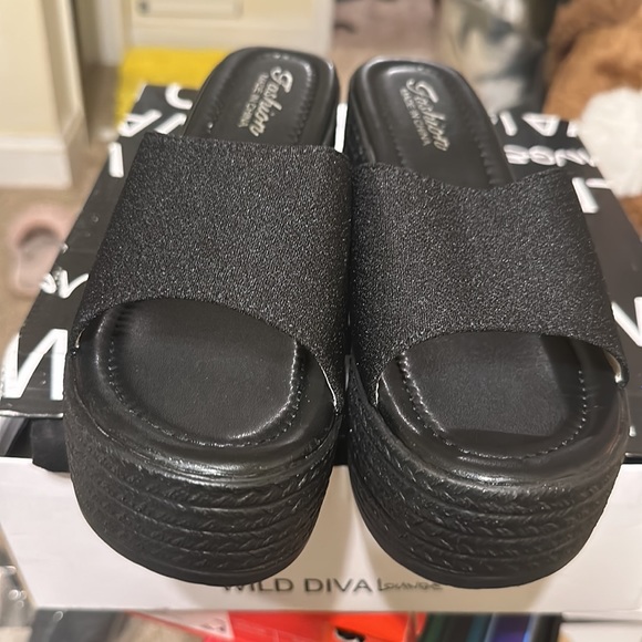 Brand New Fashion wedges size 42 and they are very classy and stylish - Picture 6 of 6